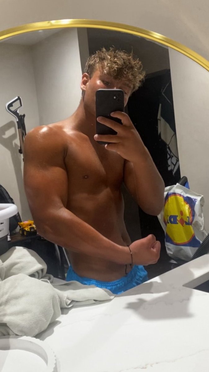 C_R96o's tweet photo. Check my telegram😏😈

https://t.co/PoGkzQZqZ6 https://t.co/wAaC9OGU3y