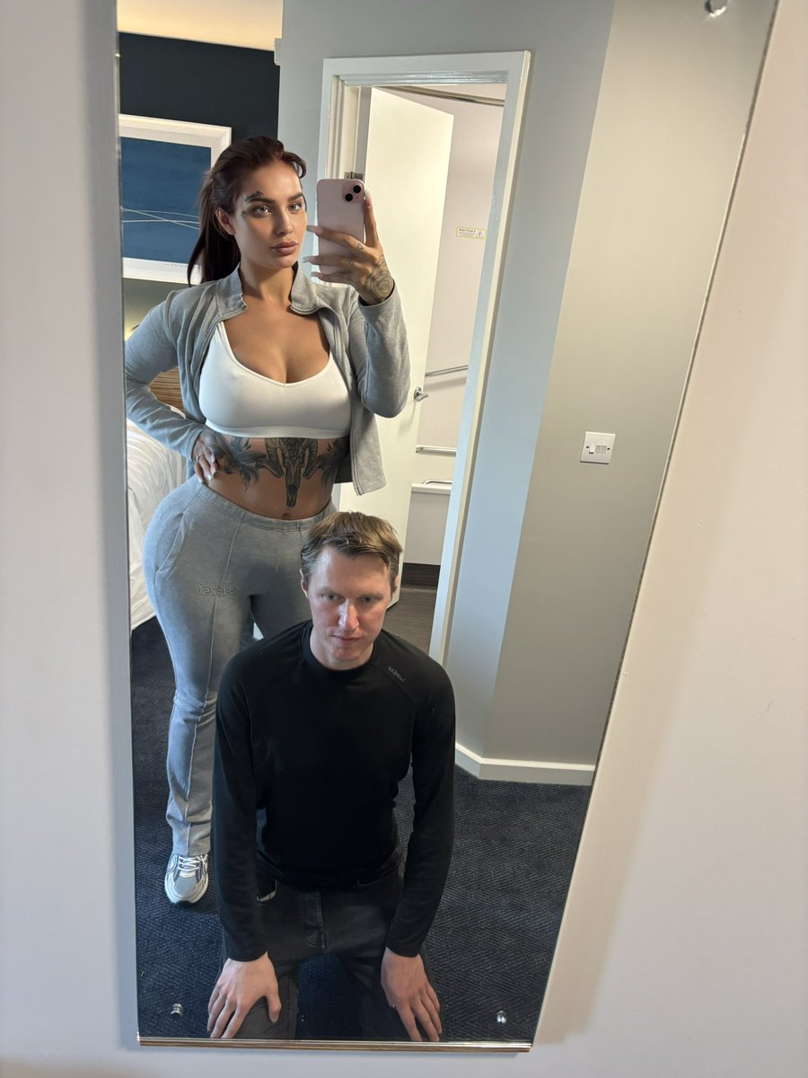 hennydfeet's tweet photo. Drop to your knees to please betas https://t.co/sfG8lE7JXF