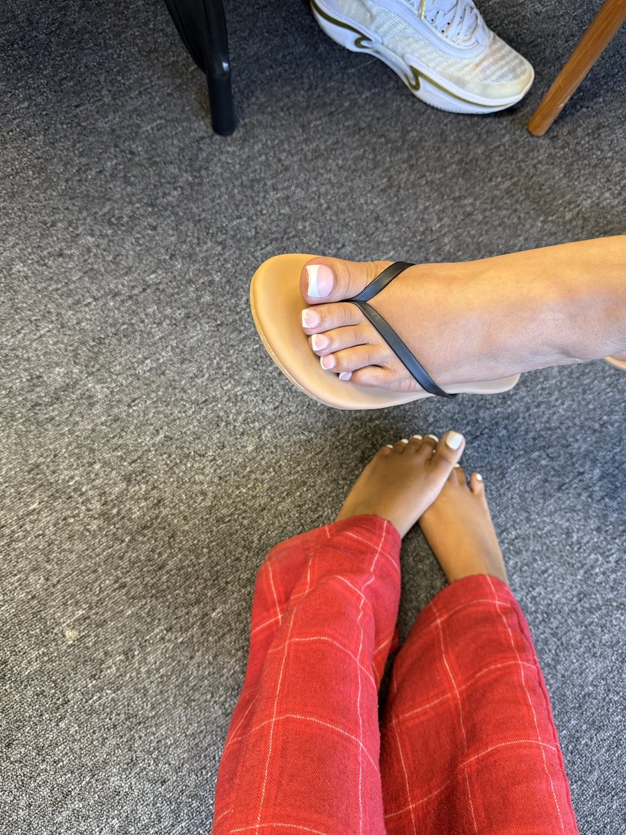 scorpiolover111's tweet photo. Solid color or French tips? Which one do you prefer https://t.co/9DjxG3KTrz