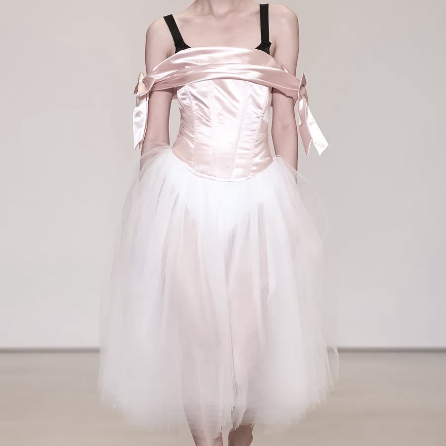 glirttery's tweet photo. sandy liang spring 2027 rtw https://t.co/94Av0hk14h
