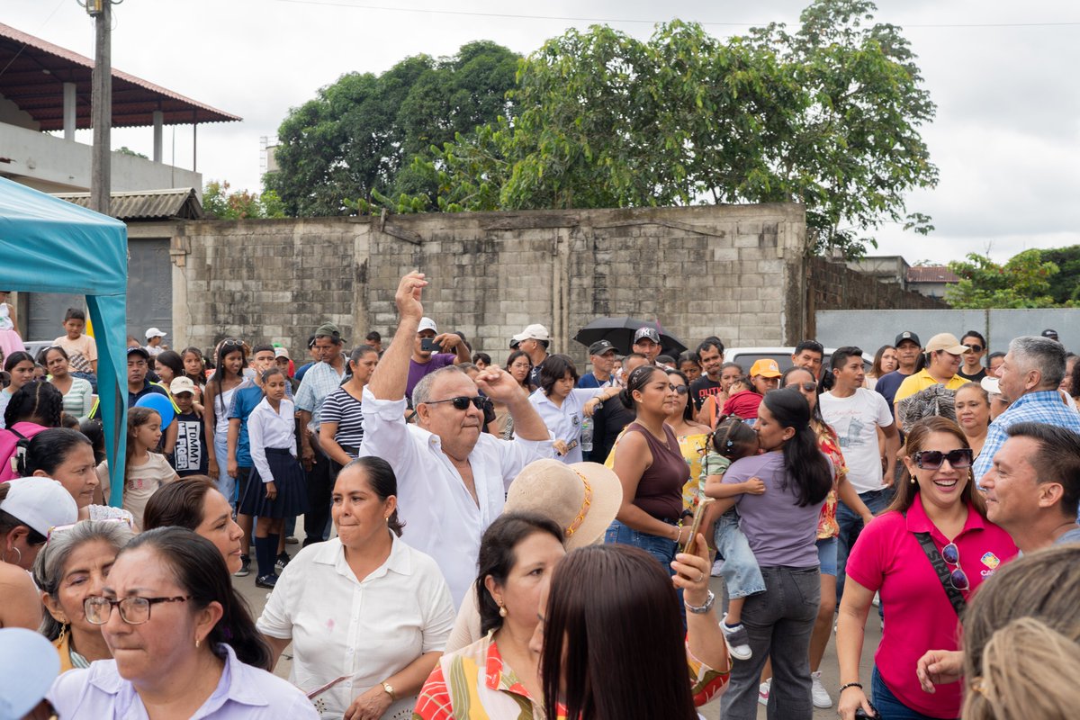 PrefecturaCanar's tweet photo. 🐔🌱🍫 La Feria Productiva del Cacao 2026 reunió en El Piedrero – Colonia Agrícola Amazonas del cantón La Troncal, a productores, emprendedores y familias en una jornada marcada por la producción local, la gastronomía, los productos con valor agregado y la cultura. https://t.co/sbu3vVvSU6