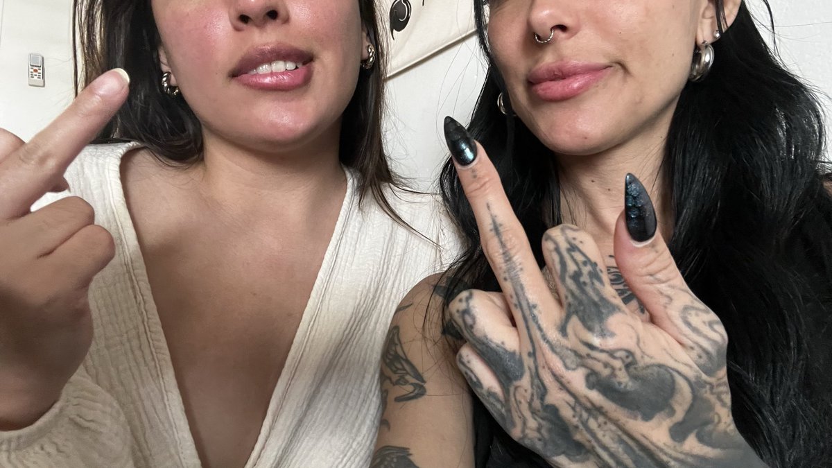 deitytheluluu's tweet photo. Ready for session or VC with my friend @lispuregold ? 😈 Come on loser https://t.co/yLxguBA0RM