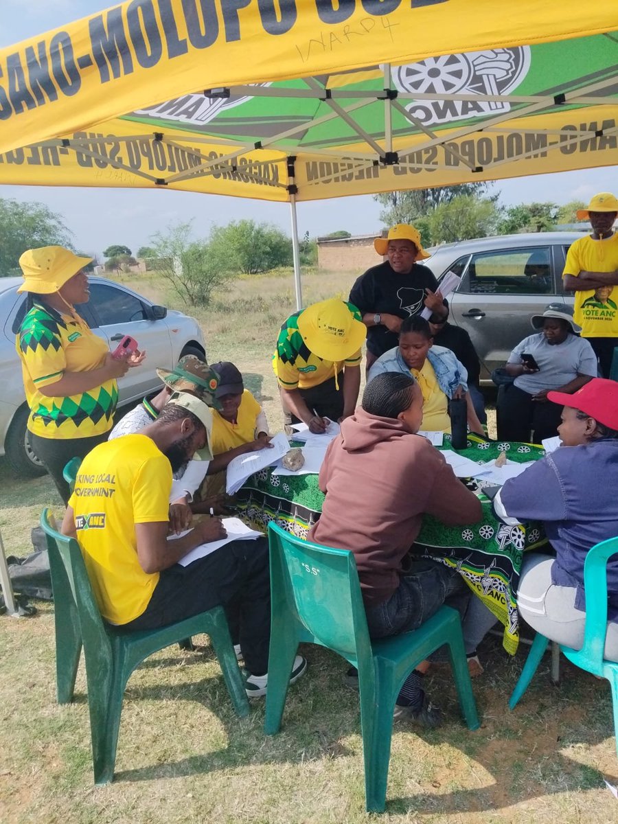 Slavenmasta1's tweet photo. Door To Door 
Kagisano Molopo Sub Region 
Ward 4 🖤💚💛
@MYANC #LocalElection #WeLoveANC https://t.co/v3fuO7PTo4
