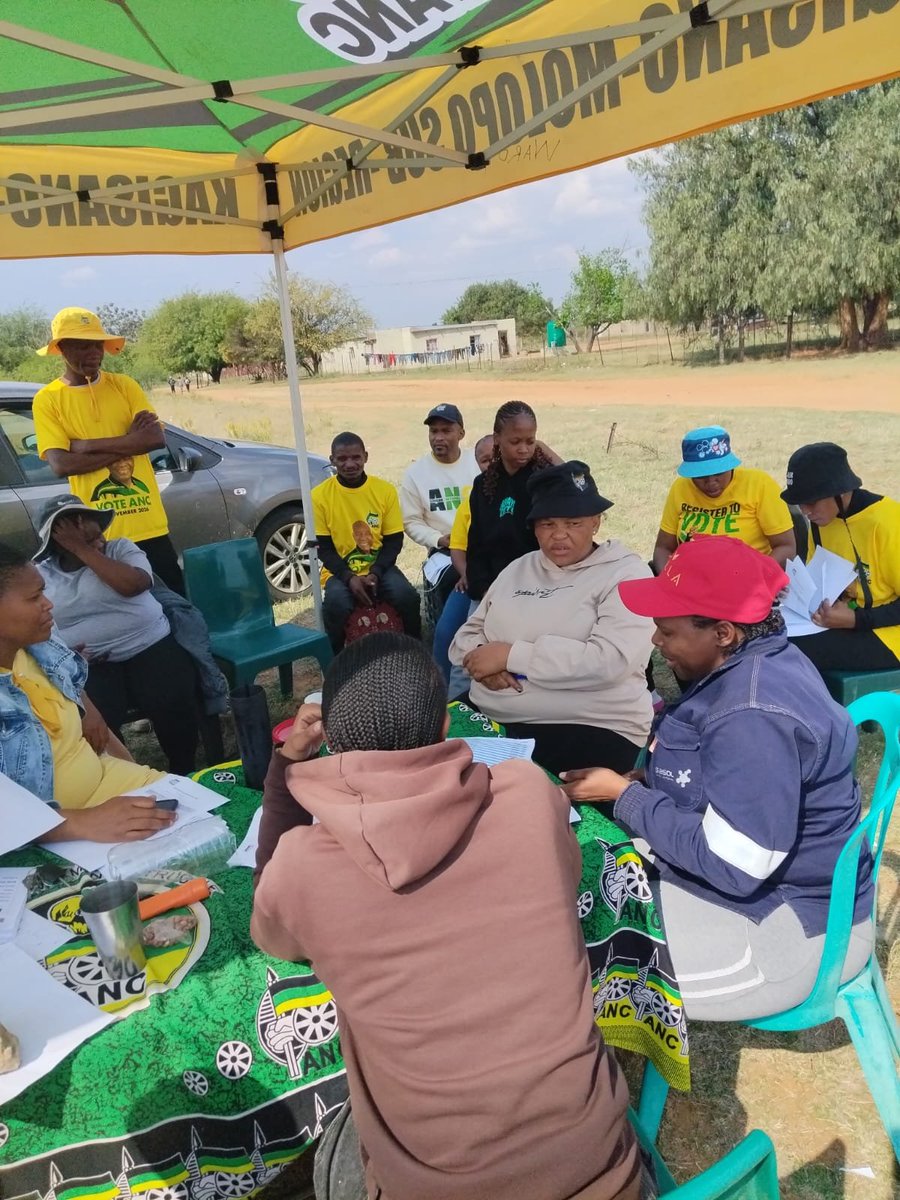 Slavenmasta1's tweet photo. Door To Door 
Kagisano Molopo Sub Region 
Ward 4 🖤💚💛
@MYANC #LocalElection #WeLoveANC https://t.co/v3fuO7PTo4