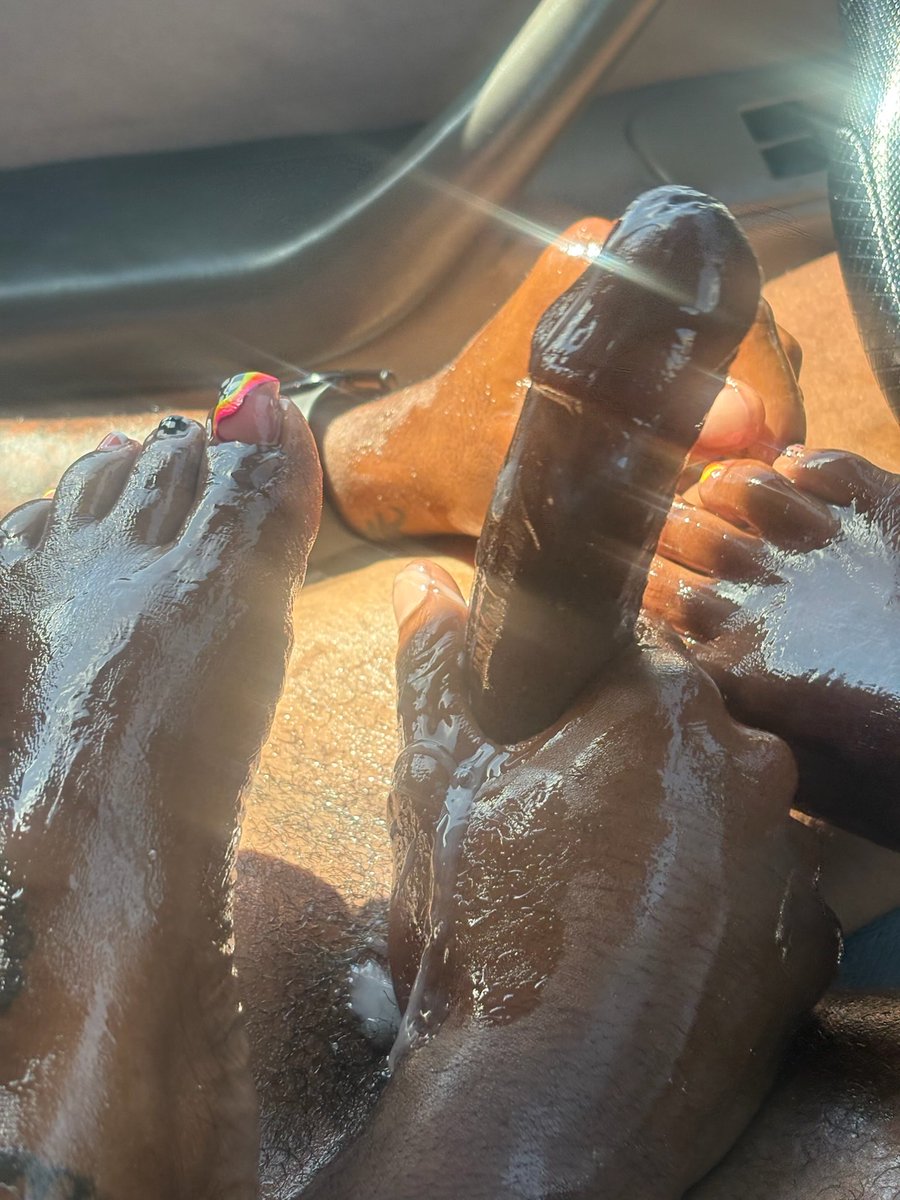 dannisoles's tweet photo. Pretty Ahhh  Feet &amp; A Pretty ahhh dihhh 😘 https://t.co/ELnOczSumQ 👀😌🔥 https://t.co/Oh3qzEZGgb