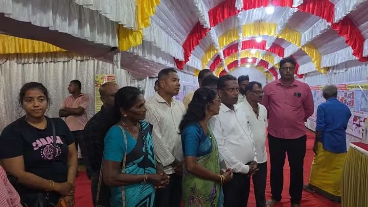 anpaa23's tweet photo. தியாக தீபத்தின் ஆவண காட்சியகம் அங்குரார்ப்பணம்..!

தியாக தீபம் திலீபன் அண்ணனை நினைவுகூரும் வகையில் நல்லூரில் ஆவண கண்காட்சி இன்றைய தினம் திங்கட்கிழமை தியாக தீபம் திலீபனின் பிரதான நினைவுத்தூபிக்கு முன்பாக உள்ள பகுதியில் அங்குரார்ப்பணம் செய்து வைக்கப்பட்டது

நான்காவது வருடமாக வழமை போன்று நல்லூரில் இன்று ஆரம்பமான ஆவண கண்காட்சி எதிர்வரும் 27ம் திகதி வரை நடைபெறவுள்ளது.

தமிழ் மக்களுடைய விடுதலைக்காக 12 நாட்கள் நீராகாரம் இன்றி தன்னுடைய உயிரினை ஆகுதியாக்கிய தியாகதீபம் திலீபன் அண்ணனின் 39ஆவது நினைவேந்தல் நிகழ்வுகள் தாயகமெங்கும் எழுச்சிப்பூர்வமாக நடைபெற்று வருகிறது.

இந்நிலையில் அதனொரு அங்கமாக ஆவண கண்காட்சி அங்குரார்ப்பணம் செய்து வைக்கப்பட்டது.

தியாக தீபம் திலீபனுடைய வரலாற்றினையும், தியாகங்களையும் அடுத்த தலைமுறைக்கு எடுத்து இயம்புகின்ற வகையில் இந்த வரலாற்றுக் கண்காட்சியினை ஒழுங்குபடுத்தப்பட்டுள்ளதாக ஏற்பாட்டாளர்கள் தெரிவித்தனர்.

#தியாகதீபம்_திலீபன் 
#ஈழத்தின்குரல்