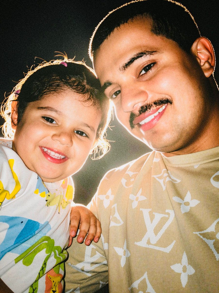 pasiniwis_10's tweet photo. Papa aur beti ka rishta duniya ka sabse khoobsurat aur saccha bond hai. https://t.co/XOs7IN2vTd