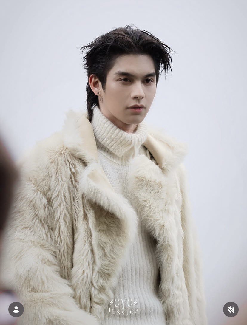 brightvc_only28's tweet photo. รูปนี้คือคุณชายสุด หล่อมาก อยากกรี๊ดดด

BRIGHT BURBERRY SUMMER 27
#BurberrySS27xBRIGHT 
#BurberryxBRIGHT
#Burberry #bbrightvc https://t.co/mhHvdbeVVf