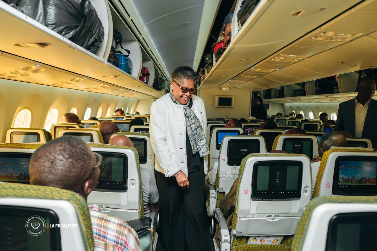 SuminwaJudith's tweet photo. À bord d’un vol régulier de notre compagnie nationale Air Congo, j’ai pu joindre Paris, avant d'effectuer le déplacement de New-York pour représenter le Chef de l’Etat et notre Nation à la 81e session de l’Assemblée générale des Nations Unies. 

Le choix d’Air Congo, fierté nationale, témoigne de l'engagement du Gouvernement que je dirige à accompagner le développement du transport aérien congolais et à renforcer la confiance dans nos services nationaux. 

Tous pour une RDC plus que jamais connectée au reste du monde.