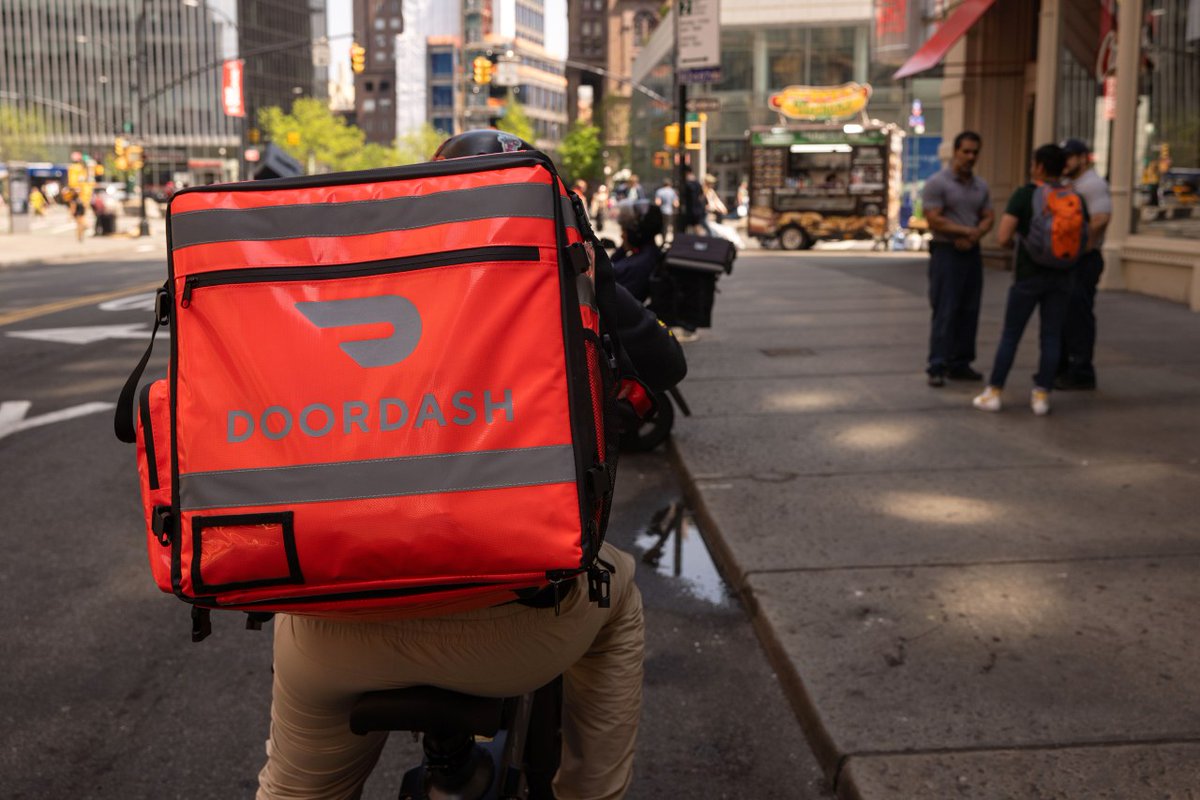 KXAN_News's tweet photo. DoorDash driver's ICE arrest in Austin raises questions about worker verification. https://t.co/L67RPNnwXk https://t.co/AfSqUGK6dl