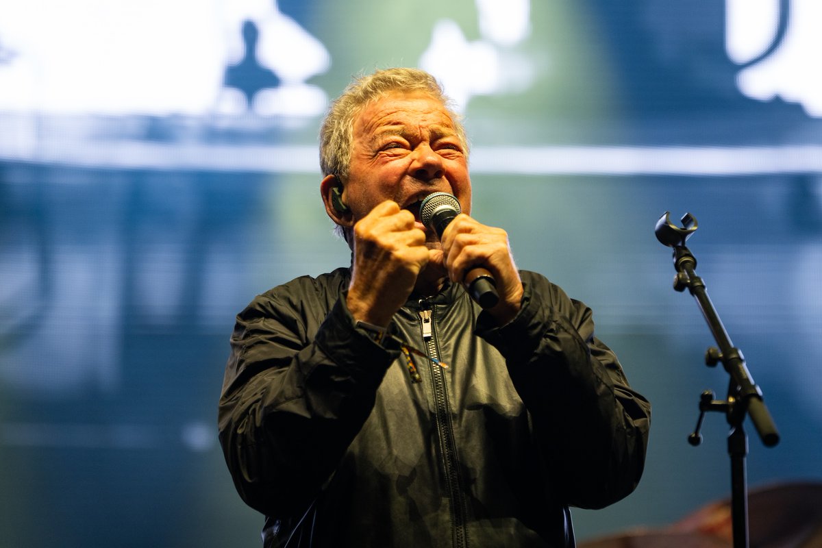 consequence's tweet photo. I want to be like @WilliamShatner when I am 95 years old.

📸: Alec Syrvalin https://t.co/hZtjWnIFXC