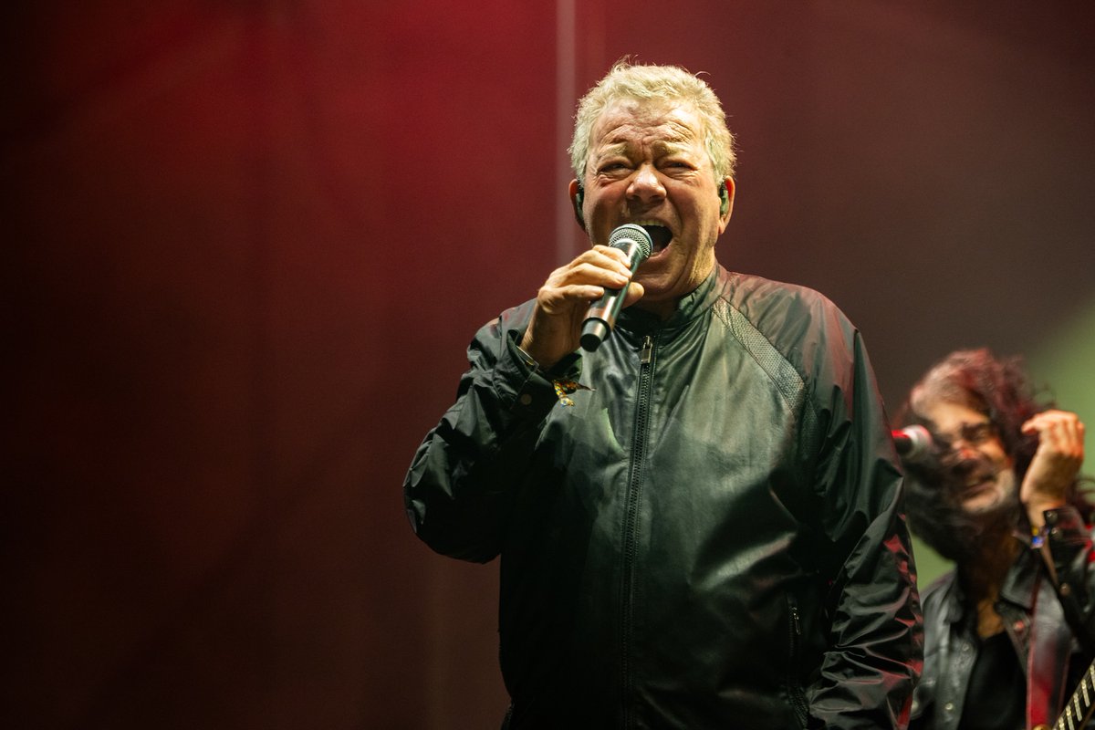 consequence's tweet photo. I want to be like @WilliamShatner when I am 95 years old.

📸: Alec Syrvalin https://t.co/hZtjWnIFXC