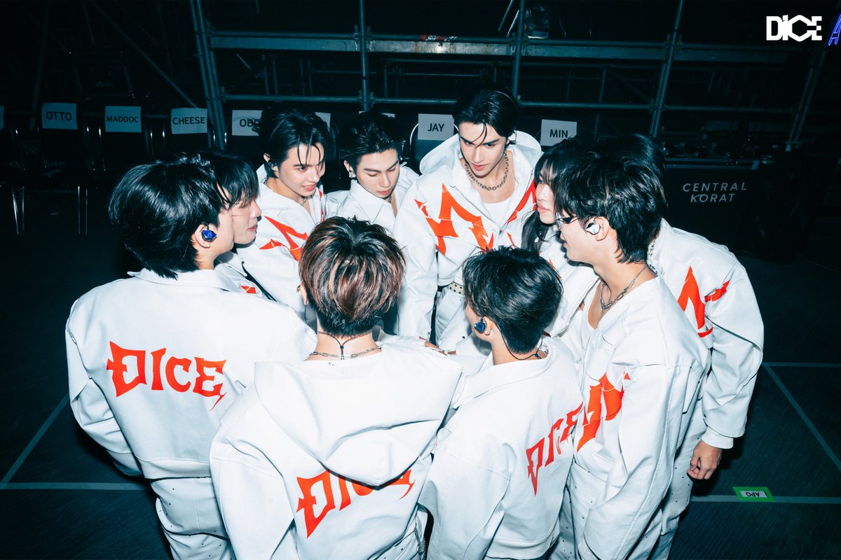 DICE_SONRAY's tweet photo. บันทึกภาพความทรงจำจาก #DICETheEntertainer_โคราช มาฝากทุกคนครับ! 🎞️✨ (1/6)

#DICE_SONRAY
#SONRAYMUSIC https://t.co/APduiG8EPS