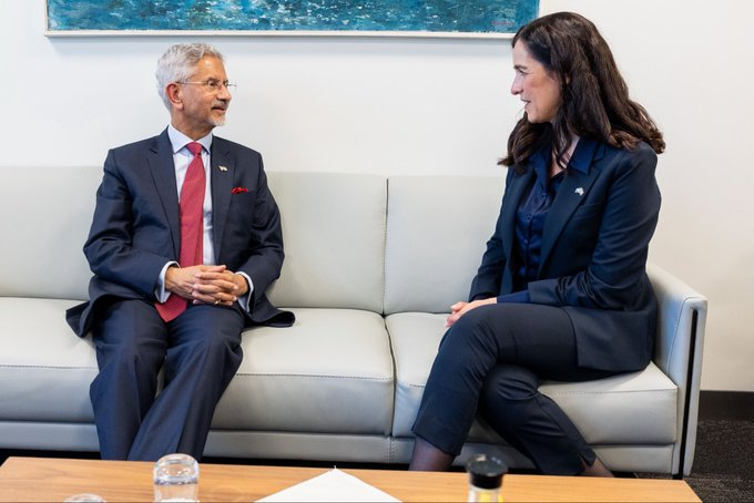 JK247News's tweet photo. EAM S Jaishankar posts, "Great first meeting with DPM & FM @_OrbanAnita of Hungary. #UNHighLevelWeek We resolved to work together to deepen our ties, as also advance the 🇮🇳🇪🇺 Strategic Partnership #UNGA81" https://t.co/vQE4Yqajxy
