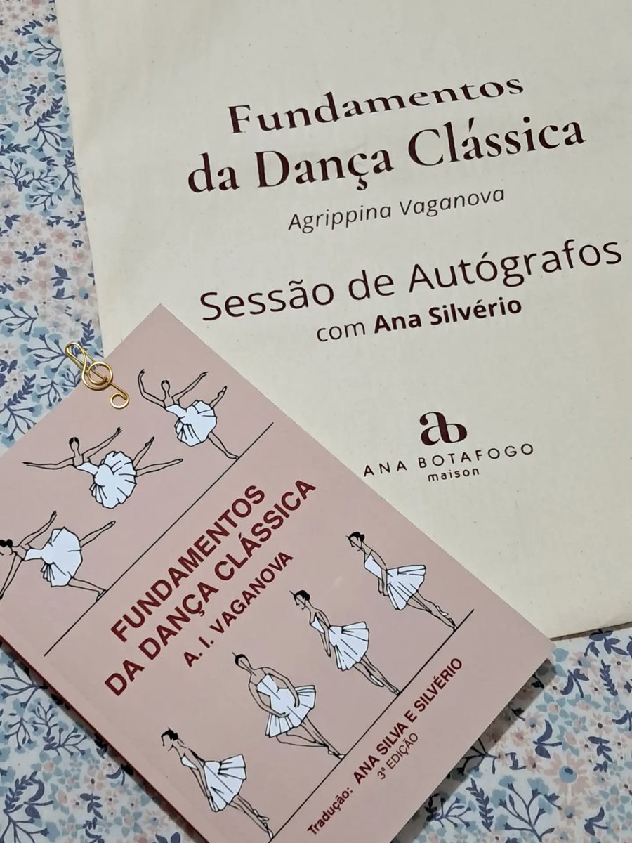 Choco_rango's tweet photo. Não pude estar no Rio para esta sessão especial de autógrafos, mas este livro maravilhoso e meu autógrafo chegaram até mim. Muito obrigada, @anabotafogomaison https://t.co/hkrosL6B93