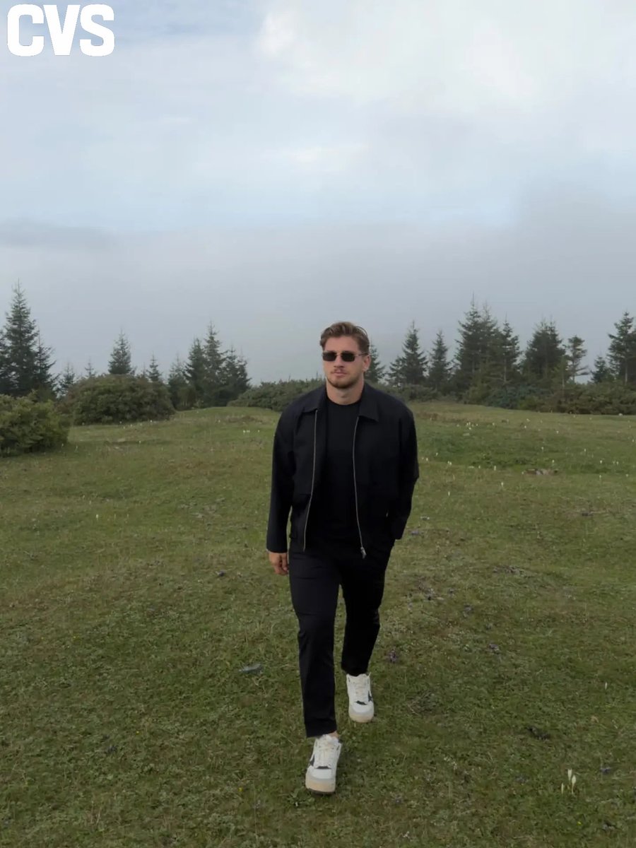 CSVTv20's tweet photo. SEMİH KILIÇSOY VE EMİR YAŞAR’DAN TRABZON YAYLALARINDA KEYİFLİ ANLAR 🦅🌿

İki genç isim, futbolun yoğun temposundan uzaklaşıp Trabzon’un eşsiz doğasının tadını çıkardı. 😍⛰️ https://t.co/cmSedMxEVH