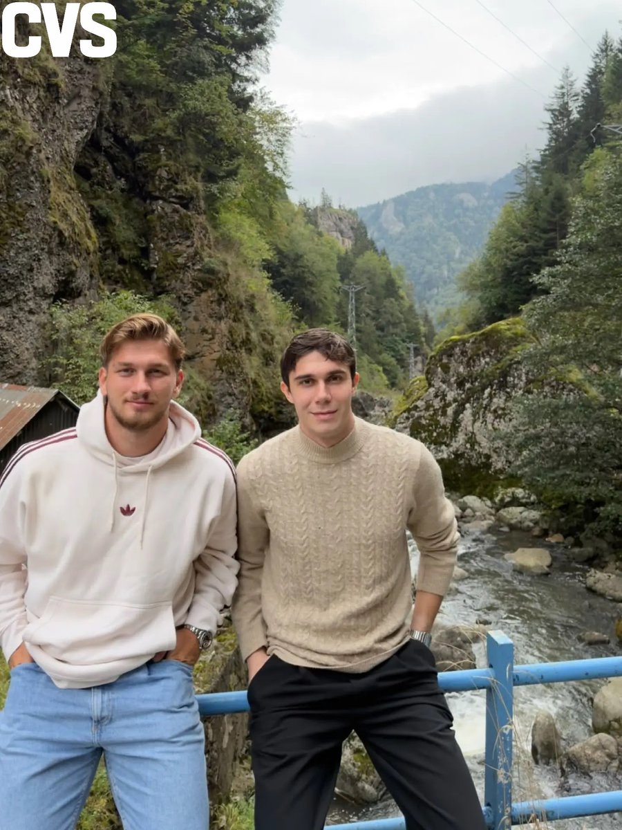 CSVTv20's tweet photo. SEMİH KILIÇSOY VE EMİR YAŞAR’DAN TRABZON YAYLALARINDA KEYİFLİ ANLAR 🦅🌿

İki genç isim, futbolun yoğun temposundan uzaklaşıp Trabzon’un eşsiz doğasının tadını çıkardı. 😍⛰️ https://t.co/cmSedMxEVH