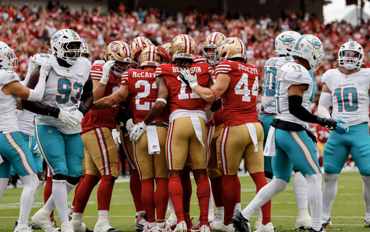 AA_19AM's tweet photo. This is amazing how I love this team ✨ @49ers #FTTB https://t.co/F53Ho38qTR