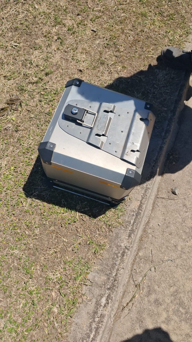 ZurdoDeMoron's tweet photo. Dicen que Twitter es servicio, vamos a ver.
Si se te cayó de la moto en Avenida Colon de #Cordoba y no sabes donde esta, escribime. https://t.co/ES4lihCqlc