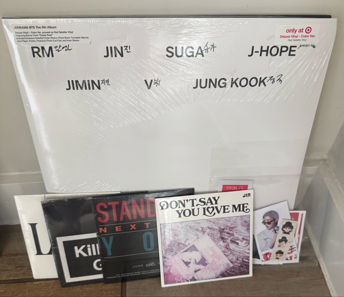 Angelina_BTS_V's tweet photo. Arirang Vinyl- Deluxe target edition 
(USA only)
Ends Sept 24
Includes singles &amp; freebies 

To enter: 
💜 follow @Angelina_BTS_V 
💜 like &amp; rt post
💜 must have a U.S. address to participate https://t.co/Iyvu4bvIDF