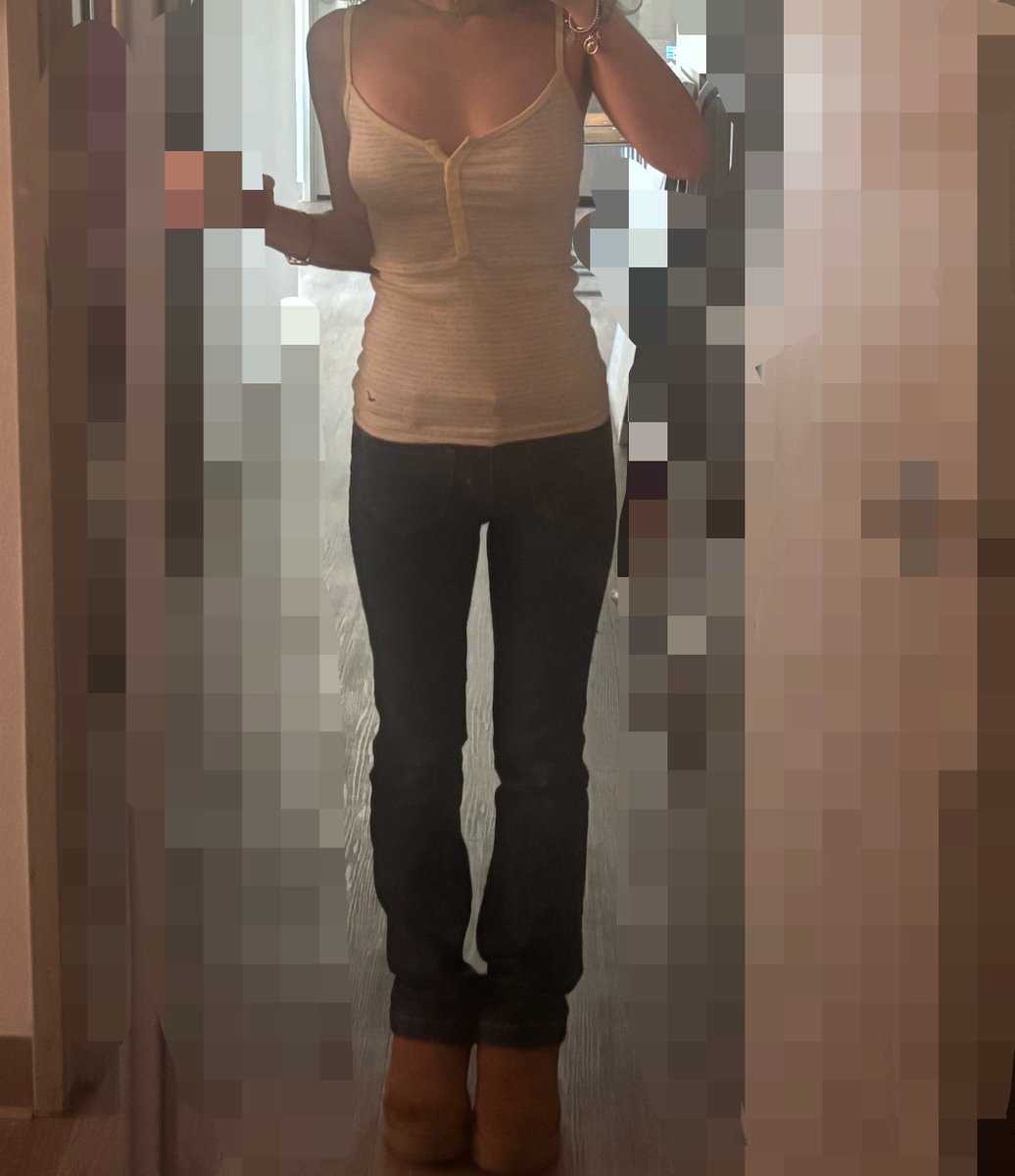 anabel5v3a's tweet photo. rare clothing bc cause the only jeans that fit me rn are these abercrombie kids ones https://t.co/sgCJvFe2SX