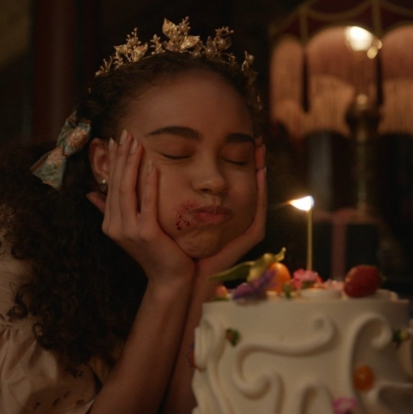 aly_westwood's tweet photo. FELIZ ANIVERSÁRIO PRA NOSSA VAMPIRINHA CLAUDIAAA!!! 
Seu nome ainda é muito falado https://t.co/TYqIyrvRyq