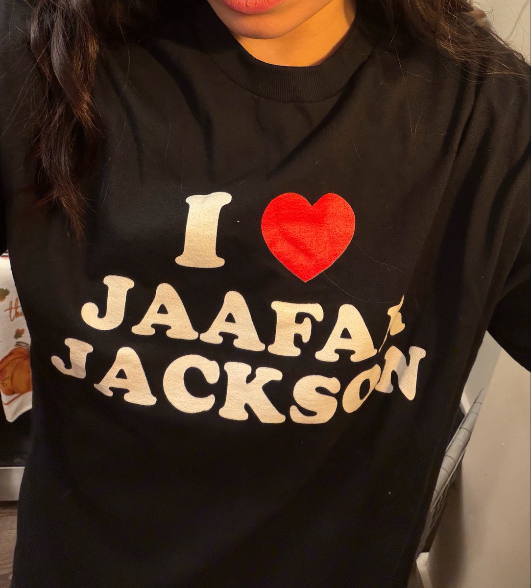 mjsthrillerx's tweet photo. pulling out my fancy clothes https://t.co/mKlHkd3eGx
