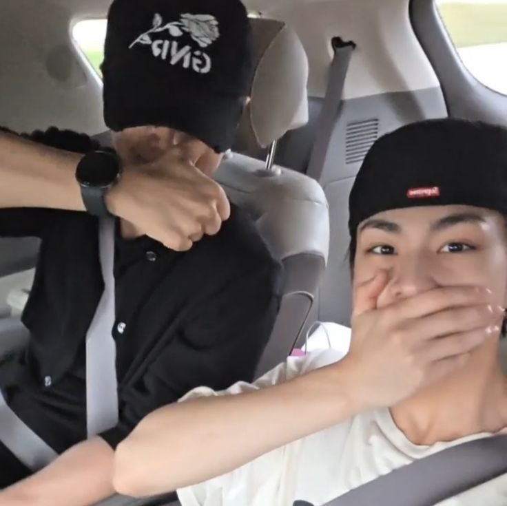 tropadobrawl's tweet photo. #jaywon mini AU 🔞 

Jungwon é gamer e divide um pequeno apartamento com Jay, o garoto na qual tem uma paixão – e coisinhas a mais – por ele. Yang apenas não esperava que no dia da sua partida mais aguardada, Jay iria levar as coisas para outro caminho. https://t.co/OVChBdywoS