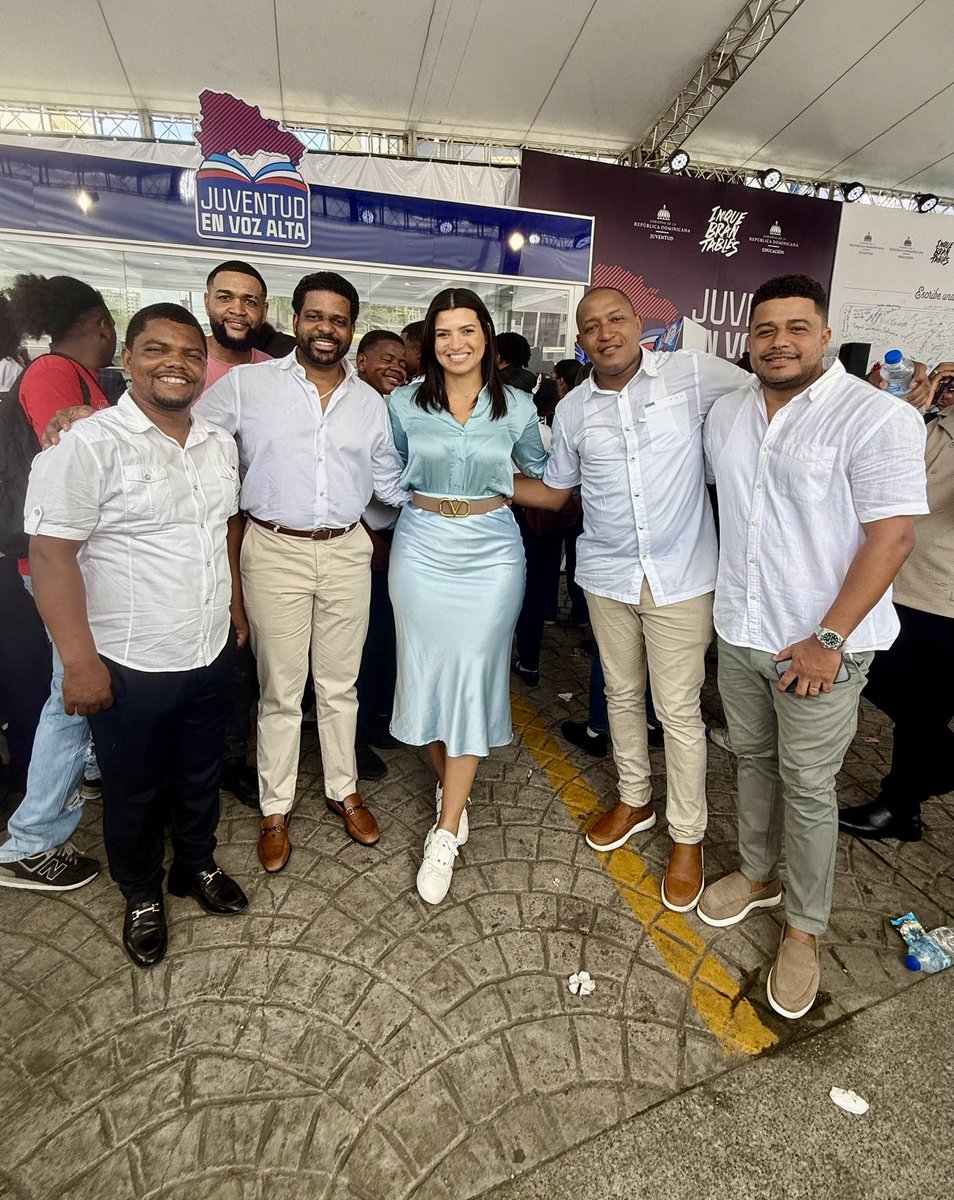 JheysonGC's tweet photo. ¡Lo hicieron de nuevo! 🇩🇴📚���

Felicito con enorme orgullo a nuestros jóvenes que lograron imponer una marca única, alcanzando 500 horas ininterrumpidas de lectura en voz alta y estableciendo un nuevo Récord Guinness.

Este extraordinario logro demuestra de qué es capaz nuestra juventud cuando se une alrededor de los libros, la educación y el conocimiento.

Esta hazaña no es solo de ustedes, es motivo de orgullo para toda la República Dominicana. 🇩🇴

¡Que este récord inspire a miles de niños y jóvenes a descubrir en la lectura el camino hacia sus sueños y un mejor futuro!

#JuventudEnVozAlta
#SuperJovenes
#500horas
