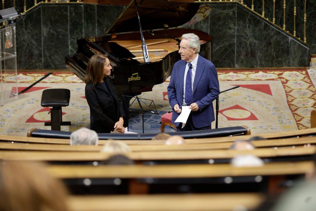 F_Armengol's tweet photo. Por primera vez, el Congreso acoge el Día Internacional de la Paz. Y lo hacemos en un año muy especial, cuando se cumplen 150 años del nacimiento de Pau Casals.

Un hombre que hizo de la música una forma de diálogo y fraternidad y que entendió que la paz, la libertad y los derechos humanos son responsabilidades de todos y todas.

Gracias a la Fundació Pau Casals por hacer posible este homenaje y por permitirnos escuchar hoy, en el corazón de nuestra democracia, el violonchelo que acompañó a Casals durante tantos años.

Que su música nos recuerde algo esencial: la paz no se construye sola. Es una tarea colectiva que debemos asumir cada día.