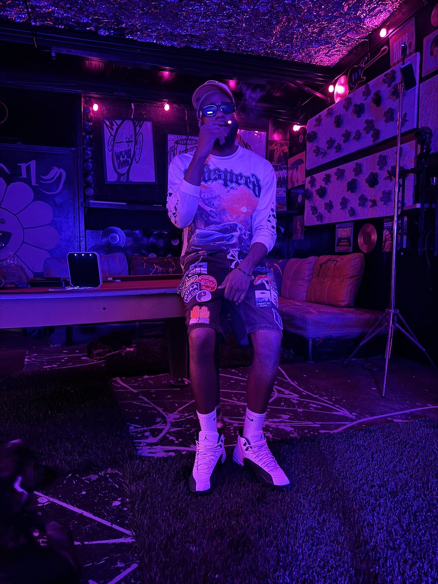 JonWayn39721579's tweet photo. Still A YungSaccGetta 🦅Yung Drug Dealer IMAA BREAD 🍞 Winner 🏆 IMAA BIG SPENDER 🤑 
✋🏾 https://t.co/uXWCto7DCp