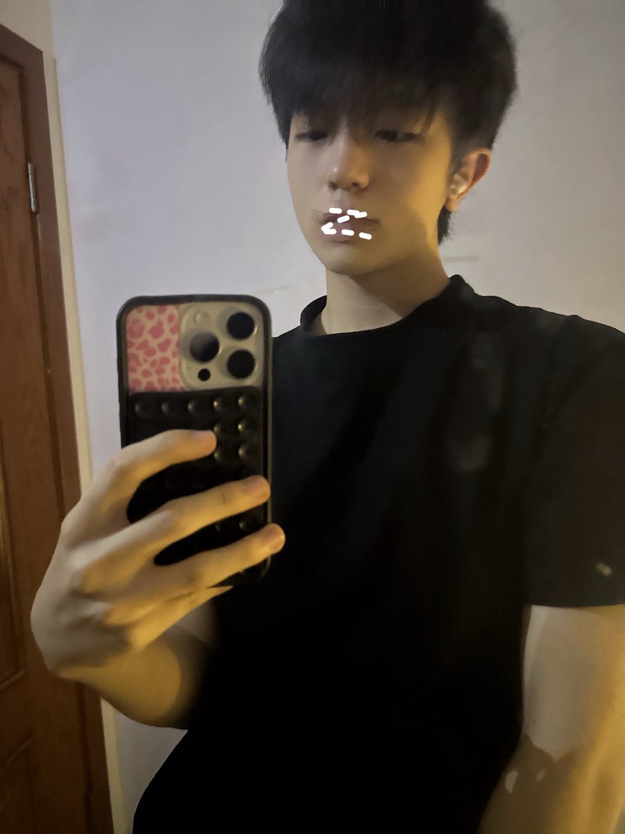 Ndjdhtnp1's tweet photo. 老子是真你妈的无聊 #男高 https://t.co/vjLVHhn2QJ