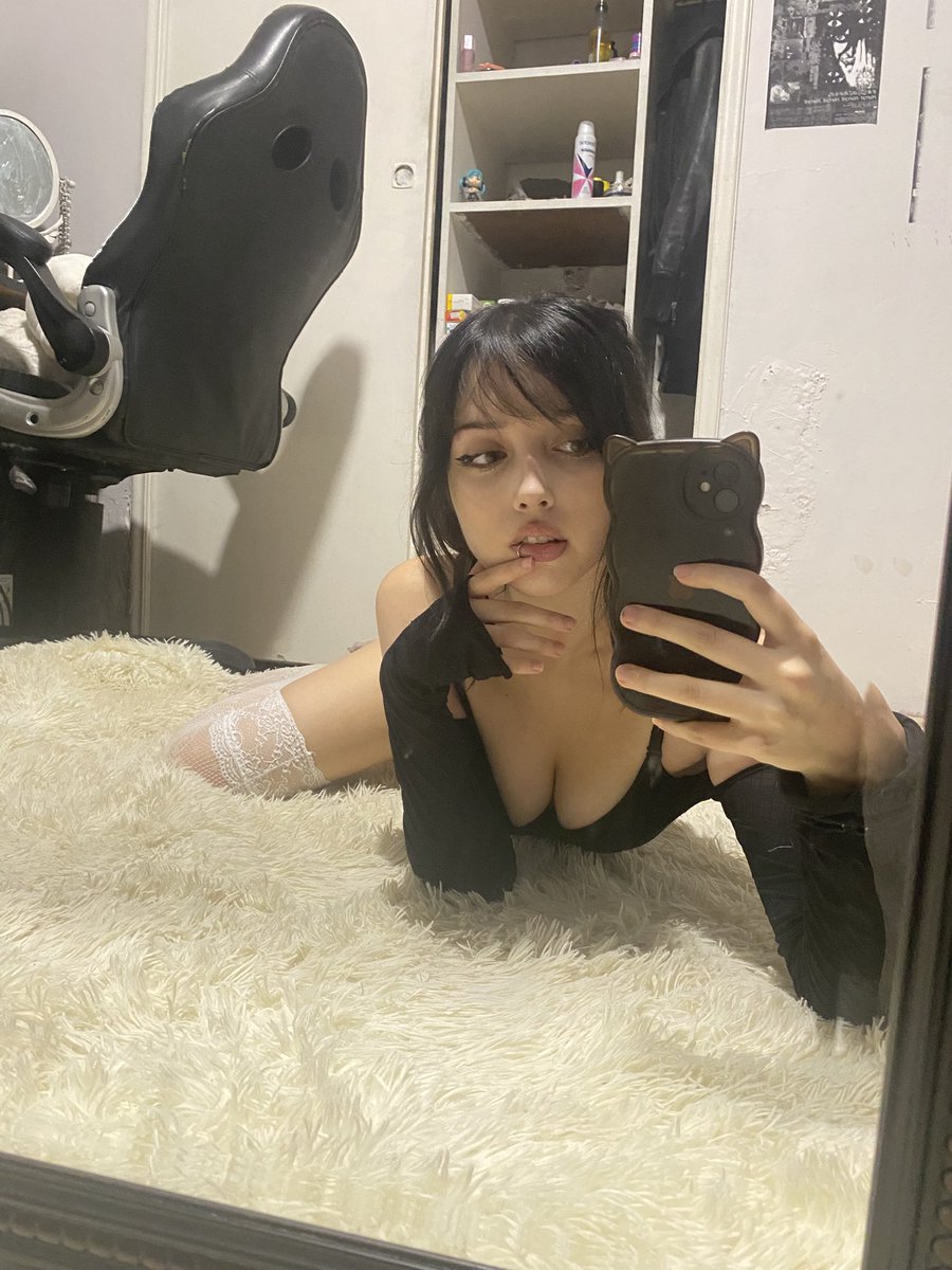 honeycat02's tweet photo. nuevos videos solita en mi Vlocked para que pasen a verlos, los espero 🧞‍♀️🩶 https://t.co/w4NBwx7hon https://t.co/f7cJIwXeKm