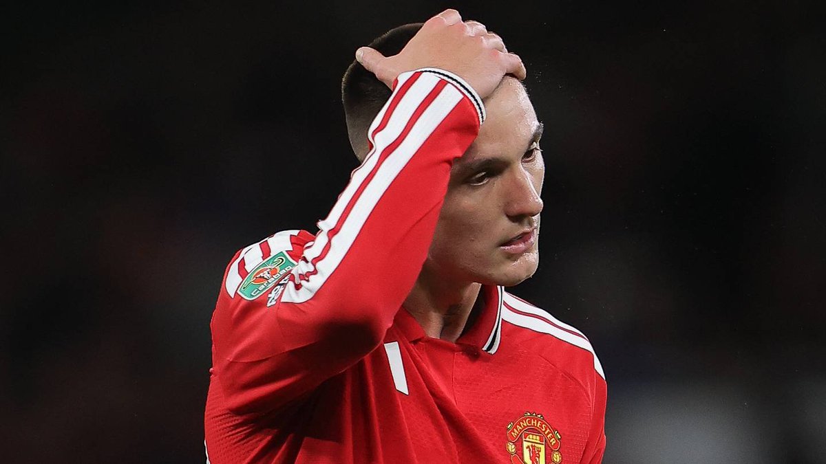 UnitedStandMUFC's tweet photo. 🚨 Man United are keen to get to the bottom of Benjamin Sesko's shin problem after he claimed earlier this month that it was "perfect" following an extended summer break. [@ChrisWheelerDM] #mufc https://t.co/K4z5jSEIN4