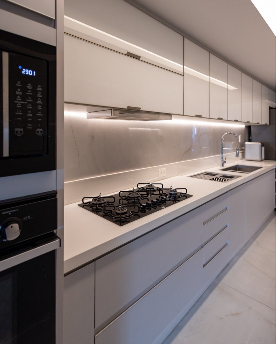 StudioMovtec's tweet photo. Cozinha Movtec: Praticidade, Sofisticação e Solução Completa em Um Só Lugar❗

♦️Imagine uma cozinha onde cada detalhe respira praticidade e sofisticação. Uma estante suspensa que traz leveza ao ambiente enquanto otimiza cada centímetro do espaço. https://t.co/FcvF2fqTv9