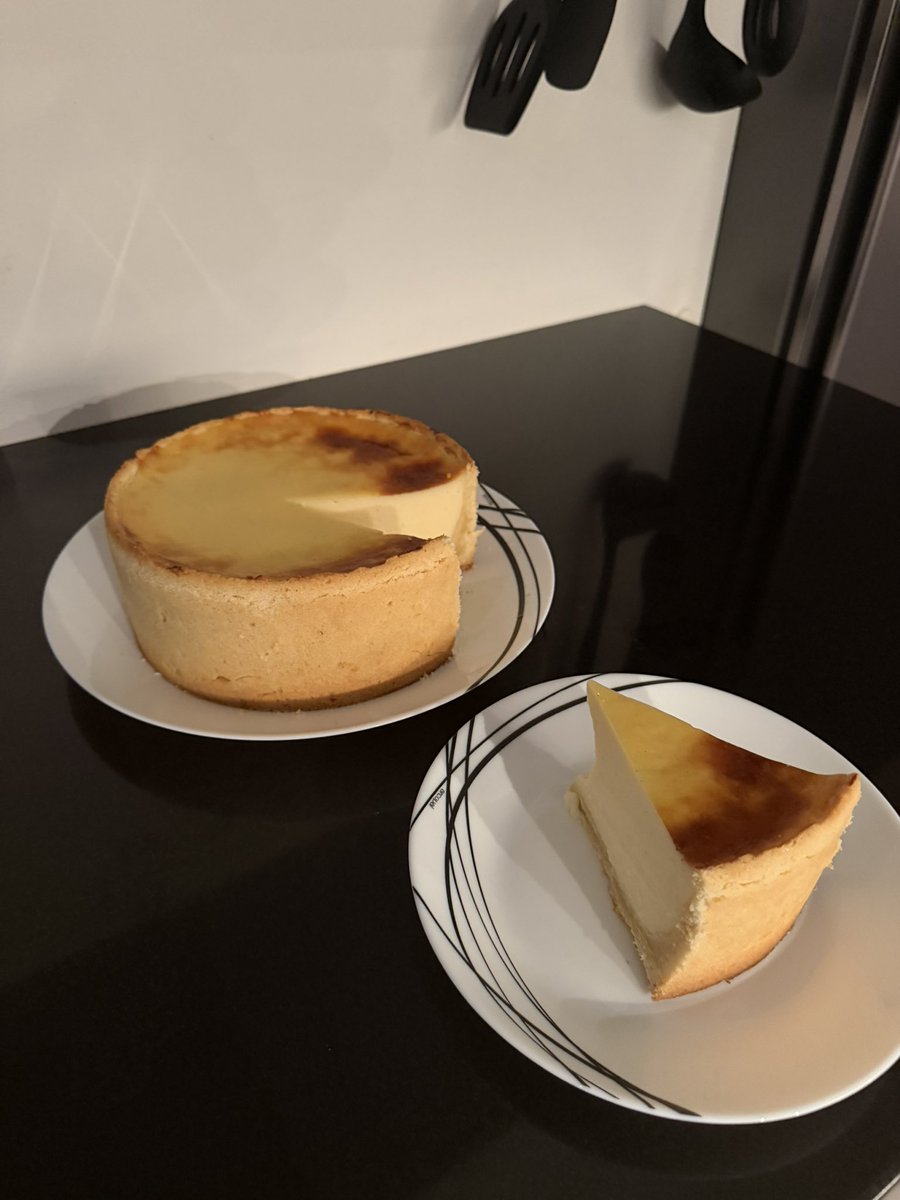 inooo_ymk's tweet photo. Coucou à mon futur mari si tu vois ça, j’ai fait un flan (très) crémeux 🤗 https://t.co/MrOuvlZqAf