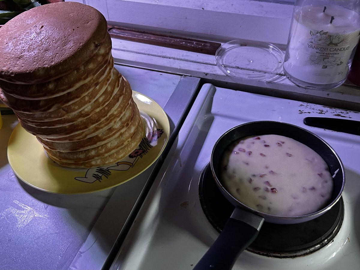 vicjokerera's tweet photo. snuck pomegranate seeds into my pancakes and they don’t show on the surface at all. im starting to get why hannibal lecter was so happy to make his guests eat human meat unknowingly likeee https://t.co/HUDQMct4m9