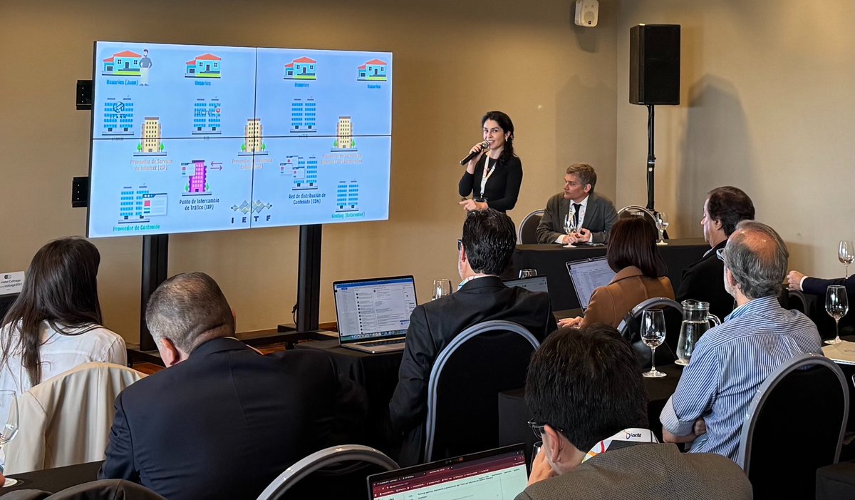 LACTLD's tweet photo. Rocío de la Fuente (#LACTLD), Miguel Ignacio Estrada (@lacnic), Rodrigo De La Parra (@ICANN), Paula Bernardi (@internetsociety) y Erika Vega Valenzuela (@LACNOG) explicaron cómo funciona Internet y los actores y funciones de la Comunidad Técnica LAC en el día 1 del #TIASC 🇺🇾🌐🔐 https://t.co/Yo3CjHt3Y0