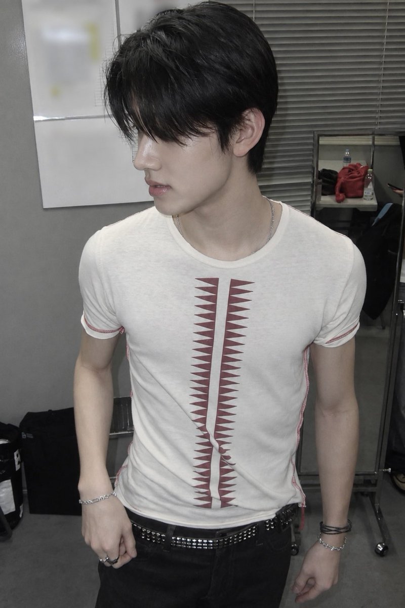 coertisify's tweet photo. HE’S HELLA FINE IM NOT OKAY https://t.co/R2DSW0hymL