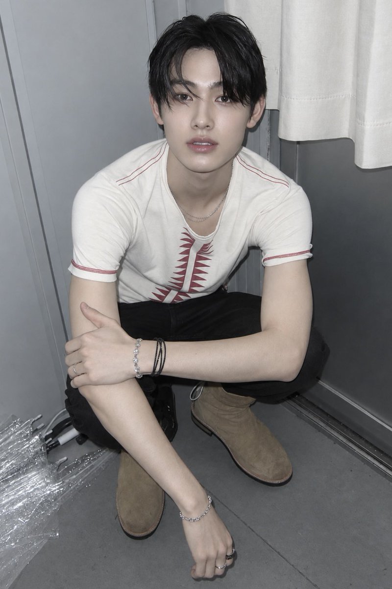 coertisify's tweet photo. HE’S HELLA FINE IM NOT OKAY https://t.co/R2DSW0hymL