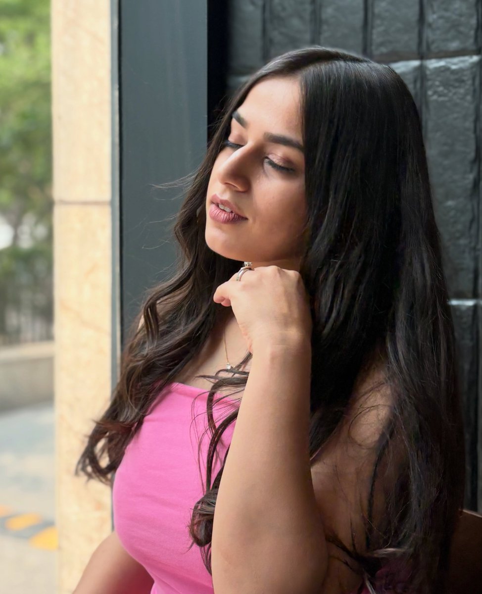 cbcprado's tweet photo. Soft, feminine, confident, classy, and effortlessly glamorous. https://t.co/SdWGfxtGH6