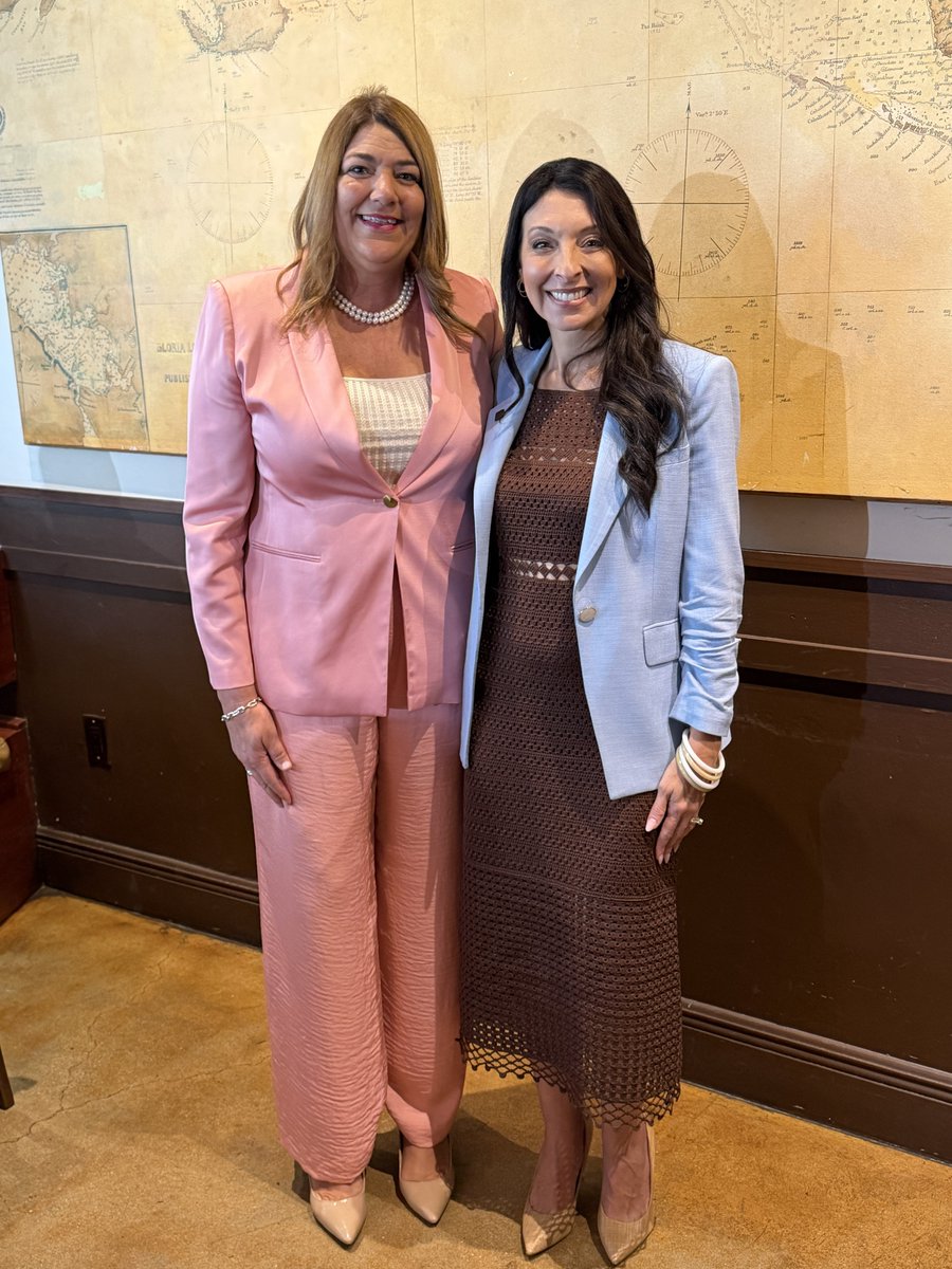 mdcpresident's tweet photo. Strong communities are built when we listen to one another and stay focused on the issues shaping people’s everyday lives.

Thank you, @ErikaDonalds, for a thoughtful conversation on education, mental health, workforce and Florida’s promise! 

These issues are deeply connected to the strength and well-being of our families and communities.
