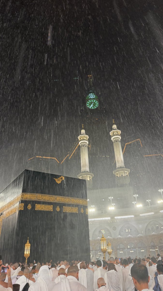 salil_511's tweet photo. وطنا اليا صبت على ترابه الأمطاار
نخاف المطر من حبه ايجرح اطلاله

هذا اطهر بلد يستاهل الحمد والاذكار
يطهر خفوق اللي تيمم من رماله... https://t.co/Gmsa1BdNeo