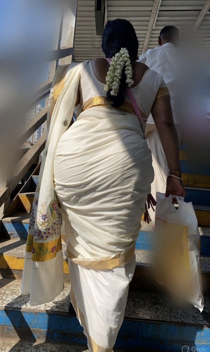 dheepaz2ay's tweet photo. கேரளா குட்டி 

          இவள முண்டமா குனிய வச்சு நல்லா ஆசை திற ஓக்கணும் ஸ்ஸ்ஷா https://t.co/y5bbGMBUn3