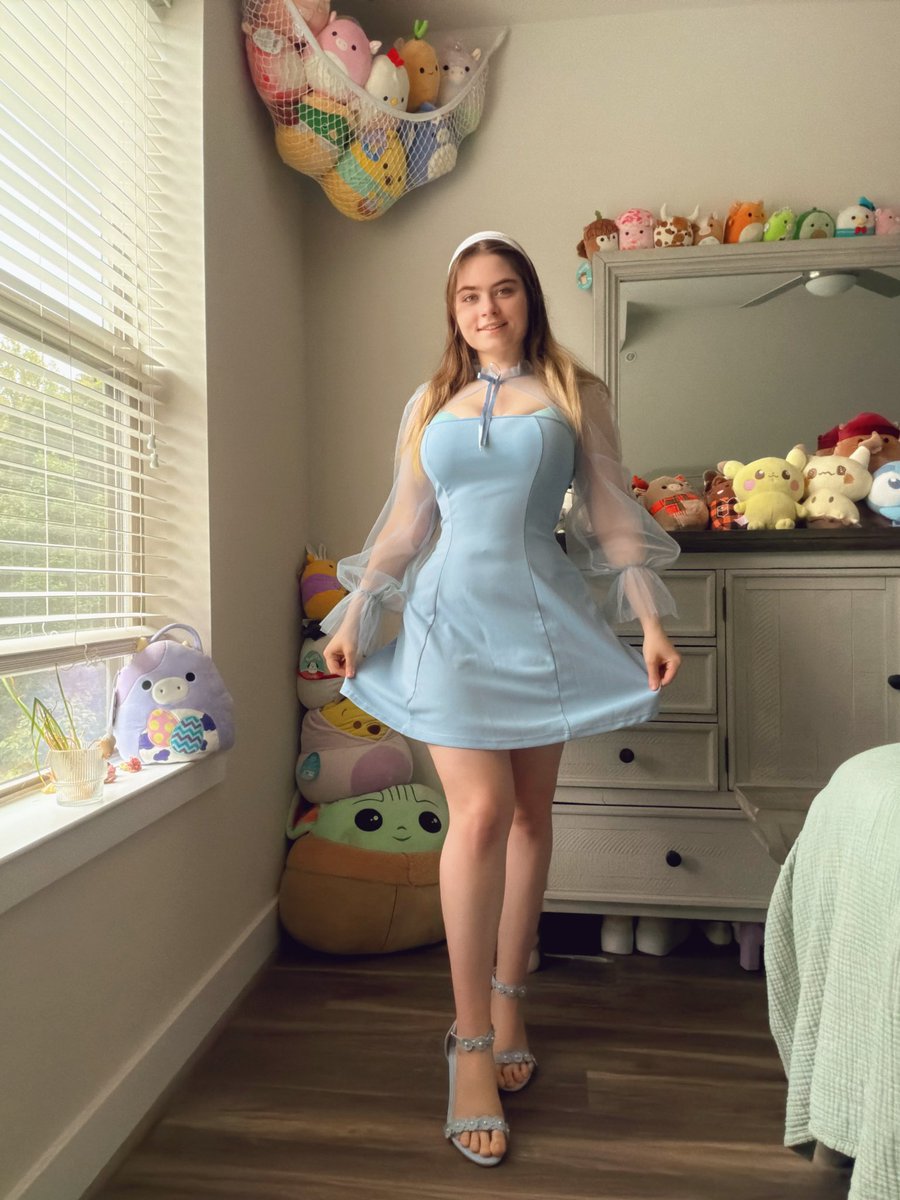 Lin_Living_Life's tweet photo. Blue dress :) https://t.co/wdT2K1nXYy