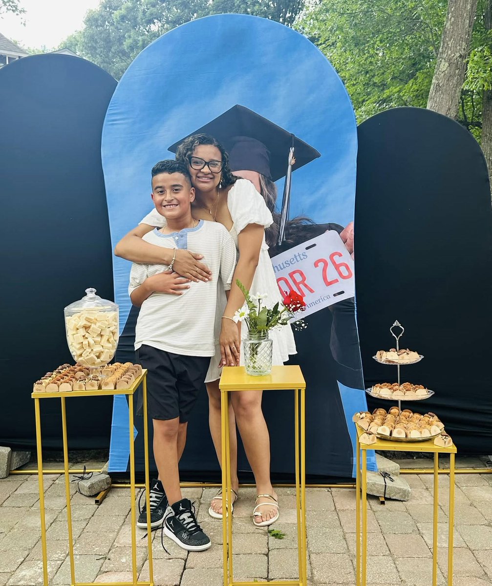 olukwhao's tweet photo. No hay palabras para describirte. Solo orgullo, felicidad y mucho amor. Pido a Dios que te bendiga y proteja siempre. Estaremos orgullosos de ti y aquí para lo que necesites. Muchas felicidades, Bella. Te amamos mucho. https://t.co/EjrKcCkWVa