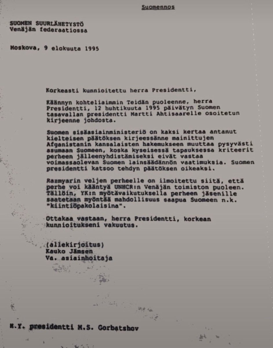 JussiNetti's tweet photo. @katmarmi @NiceKytta Tämmöinen kiertää somessa. En tiedä onko aito. Toivoisin että ei, mutta saattaapa vain ollakin. Harvoin lähtömaan edustaja toimii turvapaikkahakemuksen täyttäjänä. https://t.co/9huEwOIXTt