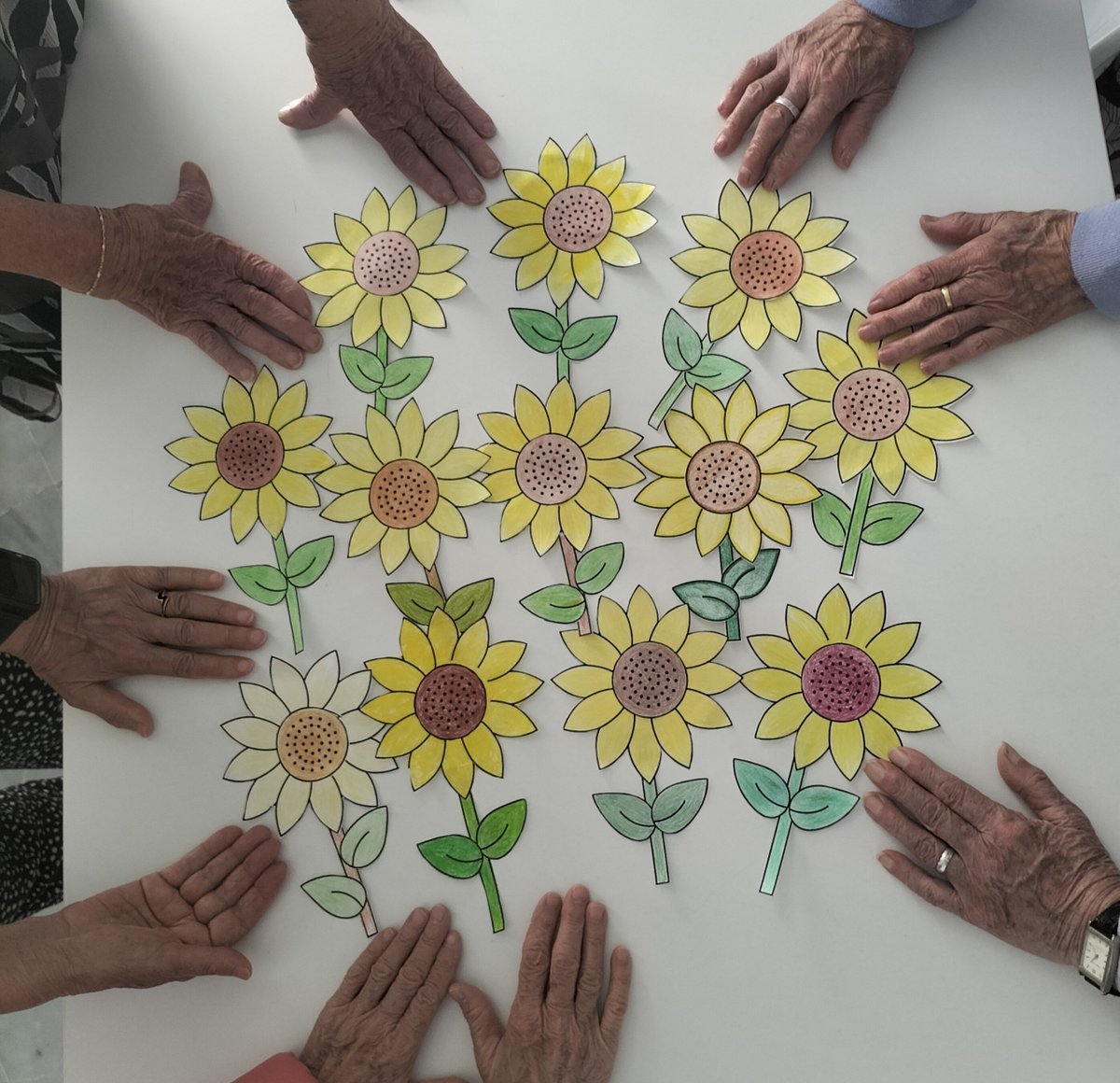 MarisolM0521's tweet photo. Mi ramo de flores amarillas >> 💛 https://t.co/ZDgD4tcYrG