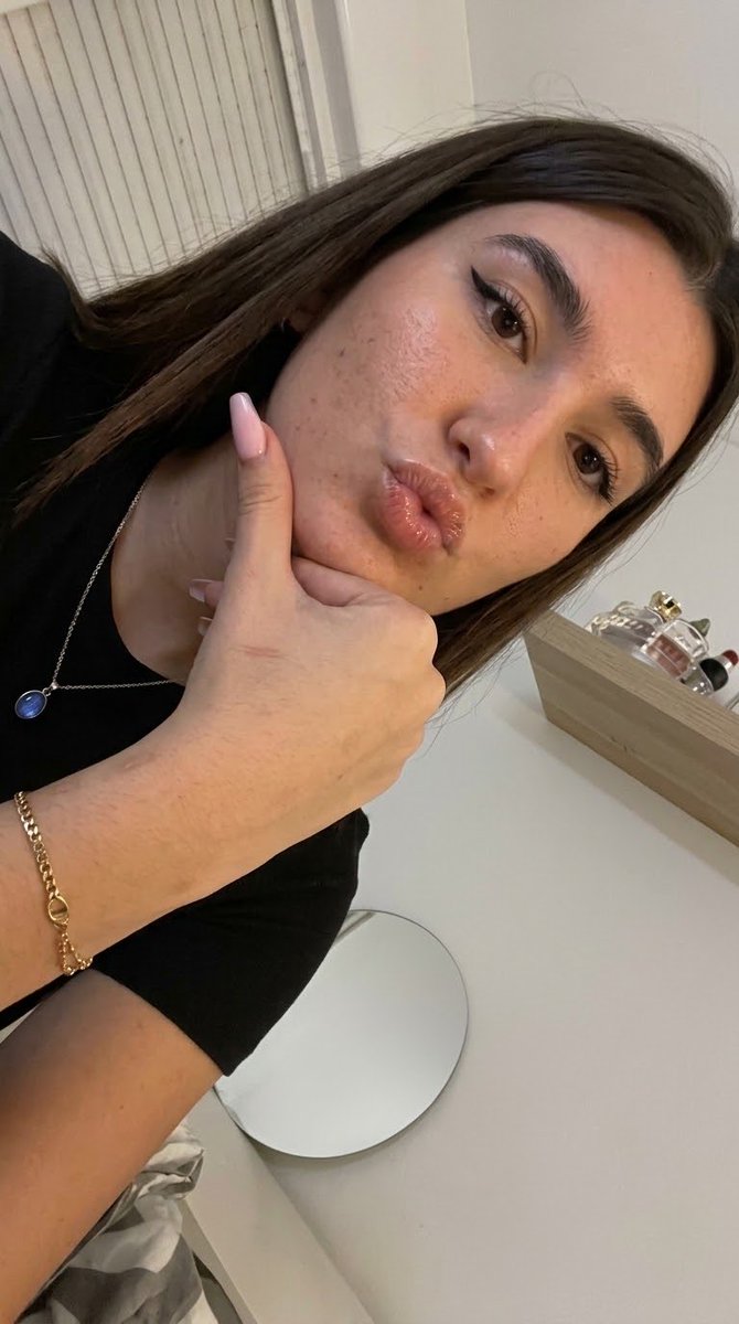 GoddessClara359's tweet photo. Encore une photo de moi et déjà vos cerveaux de gooners en PLS 😂
Vous bavez sur mon visage alors que c’est mes pieds qui vont vous réduire en chien soumis.
Pathétiques.
#FeetDomme #Humiliation #Findom #PesteDe21ans https://t.co/VjSoDR6kcO