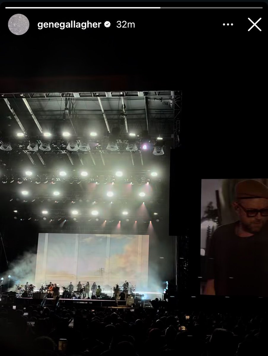 whtsmg's tweet photo. NOT GENE GALLAHER AT A GORILLAZ CONCERT ON LIAM GALLAGHER’S BIRTHDAY 😭😭😭 https://t.co/MAyuDDygP2
